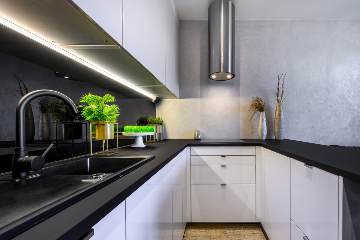 Design with other materials 1 - minimalist kitchen with black backsplash