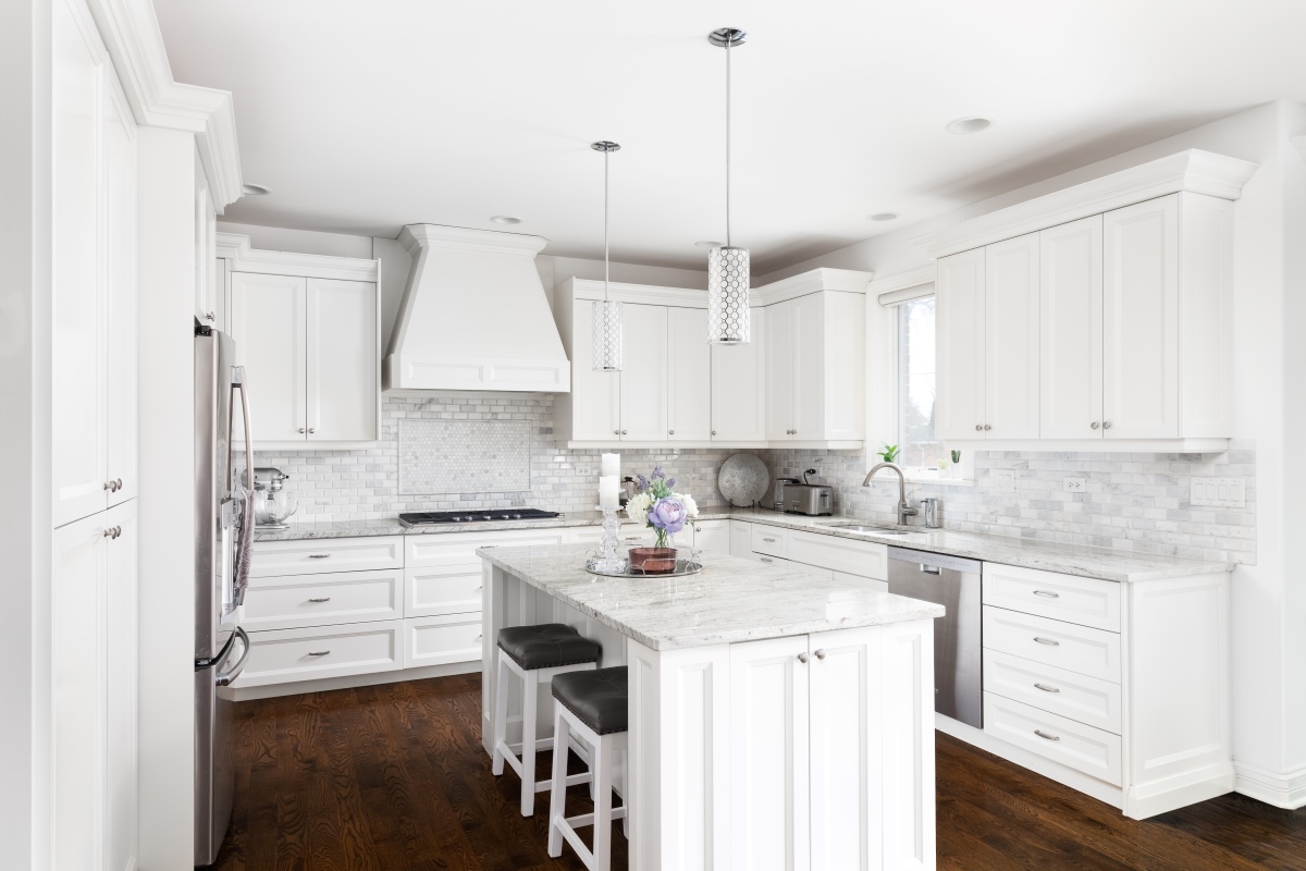 Design with tiles 11 - White modern kitchen with white backsplash