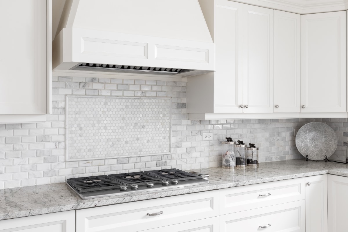 Design with tiles 12 - White modern kitchen with white backsplash
