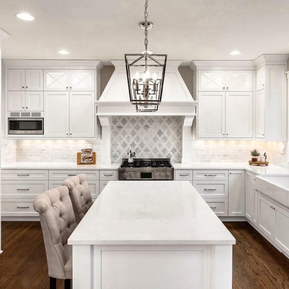 30+ Stunning Backsplash Ideas for Kitchens With White Cabinets - H.M.G
