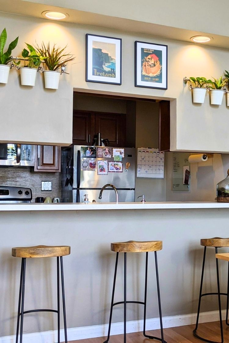 white kitchen bar design idea