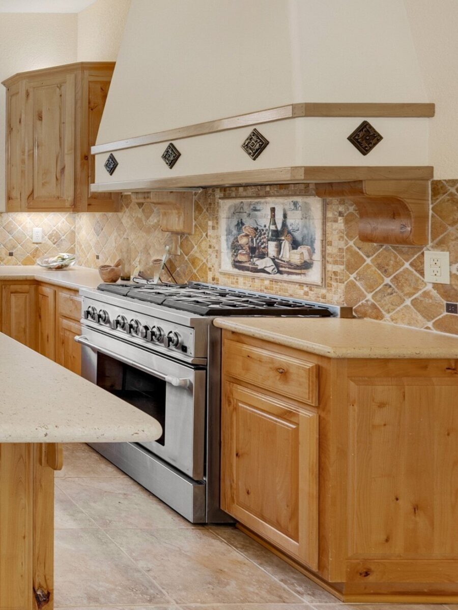 20+ Stunning Backsplash Ideas to Complement Oak H.M.G