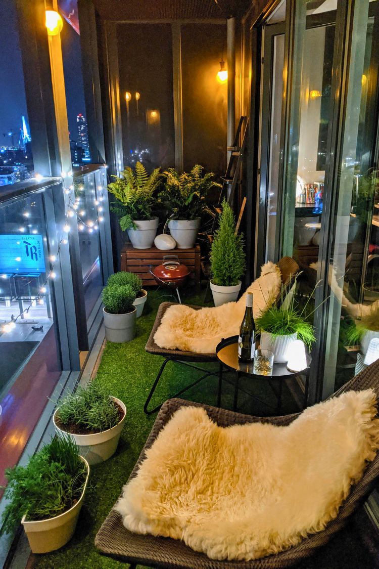 Night boho setup with green grass rug and warm lighting
