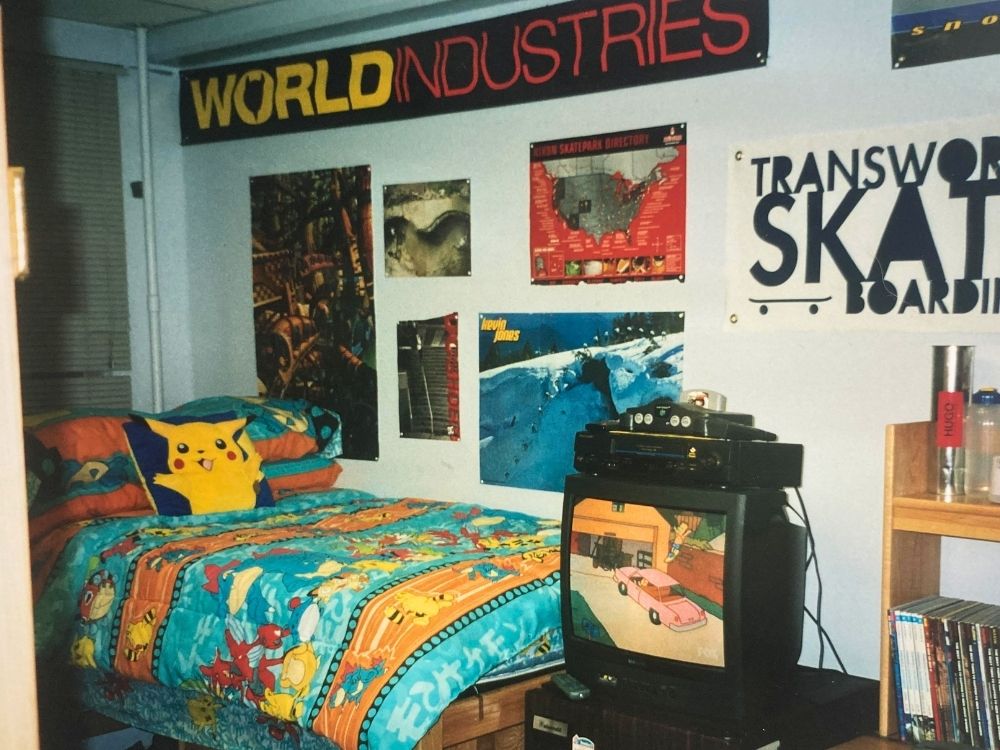 retro guy dorm room