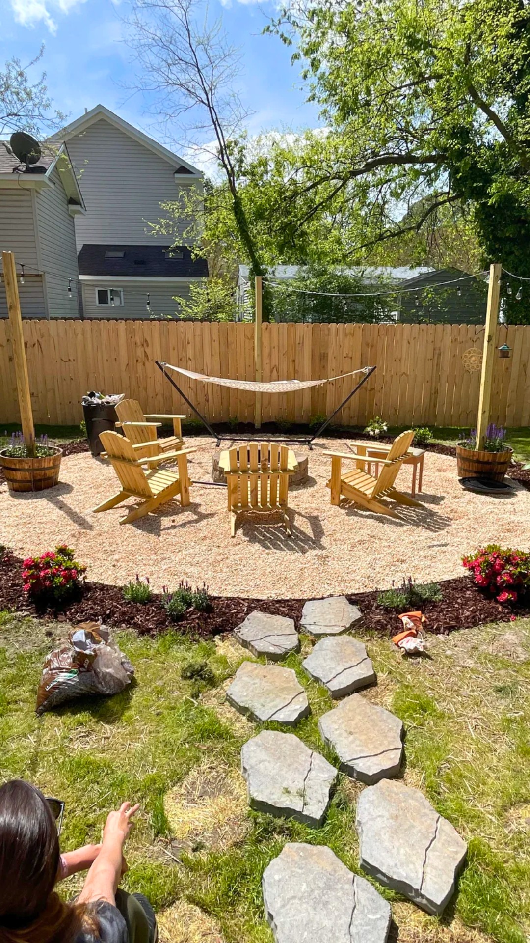 Simple backyard fire pit idea