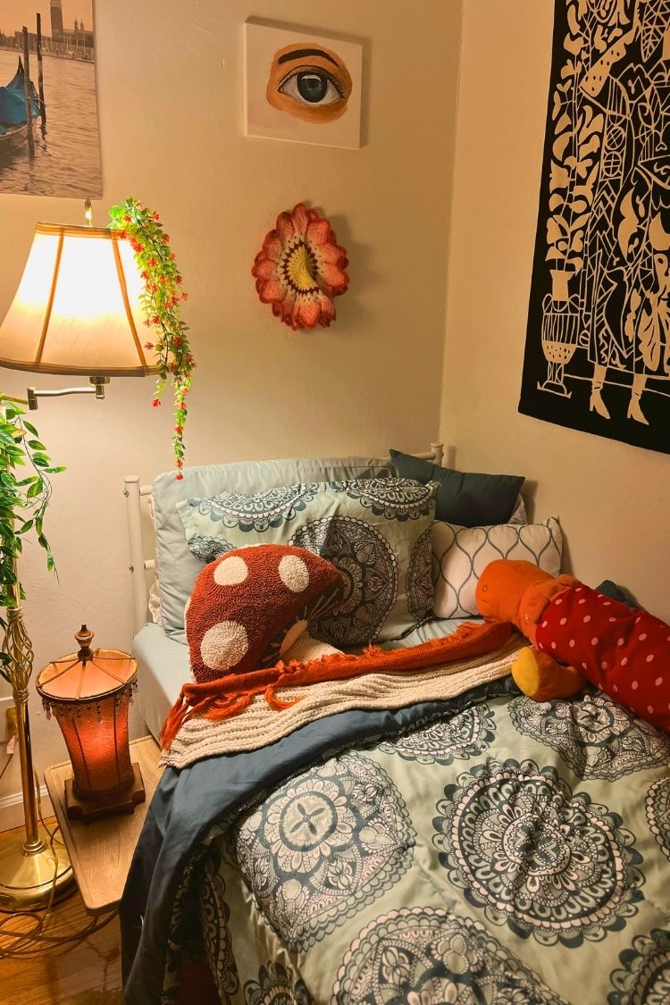 cozy girl dorm room