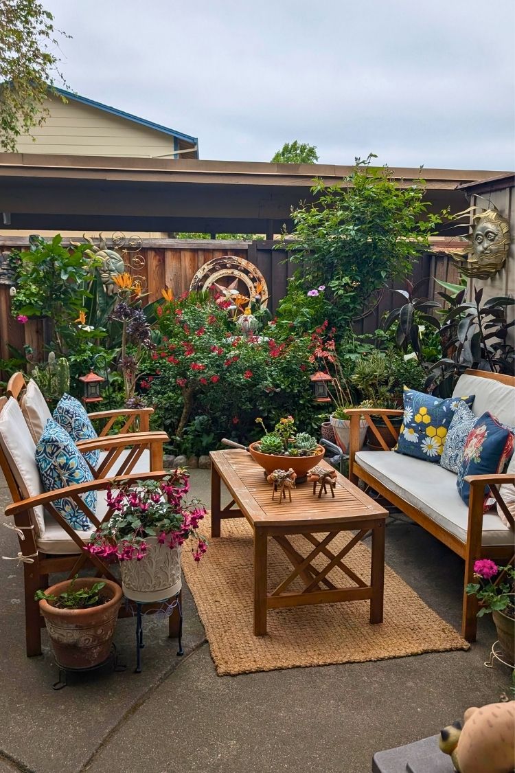 outdoor small apartment patio