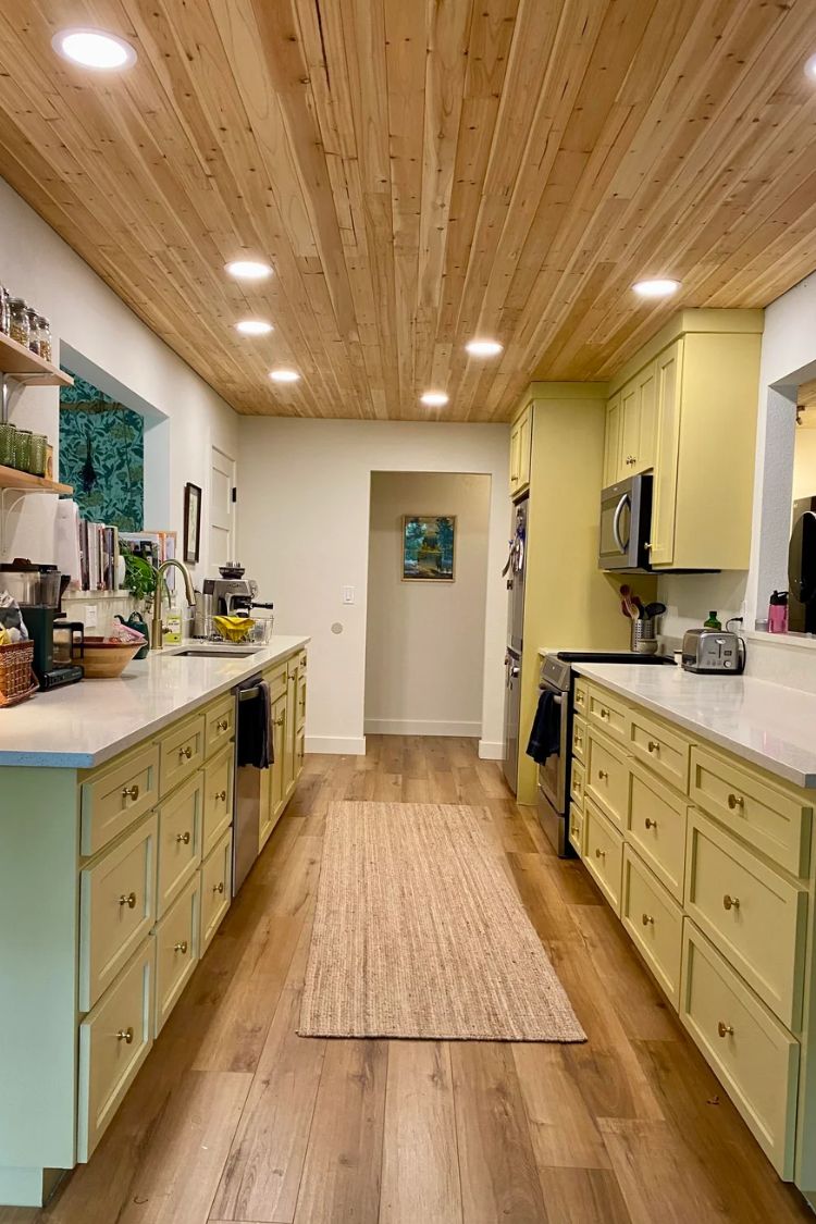 green kitchen idea