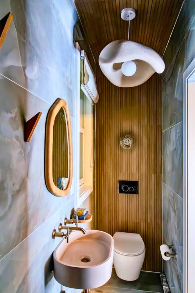 14 Small Bathroom Under Stairs Ideas to Make the Most of That Cozy ...