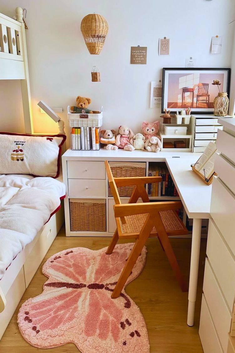 Bookshelf Above the Bed for Smart Storage