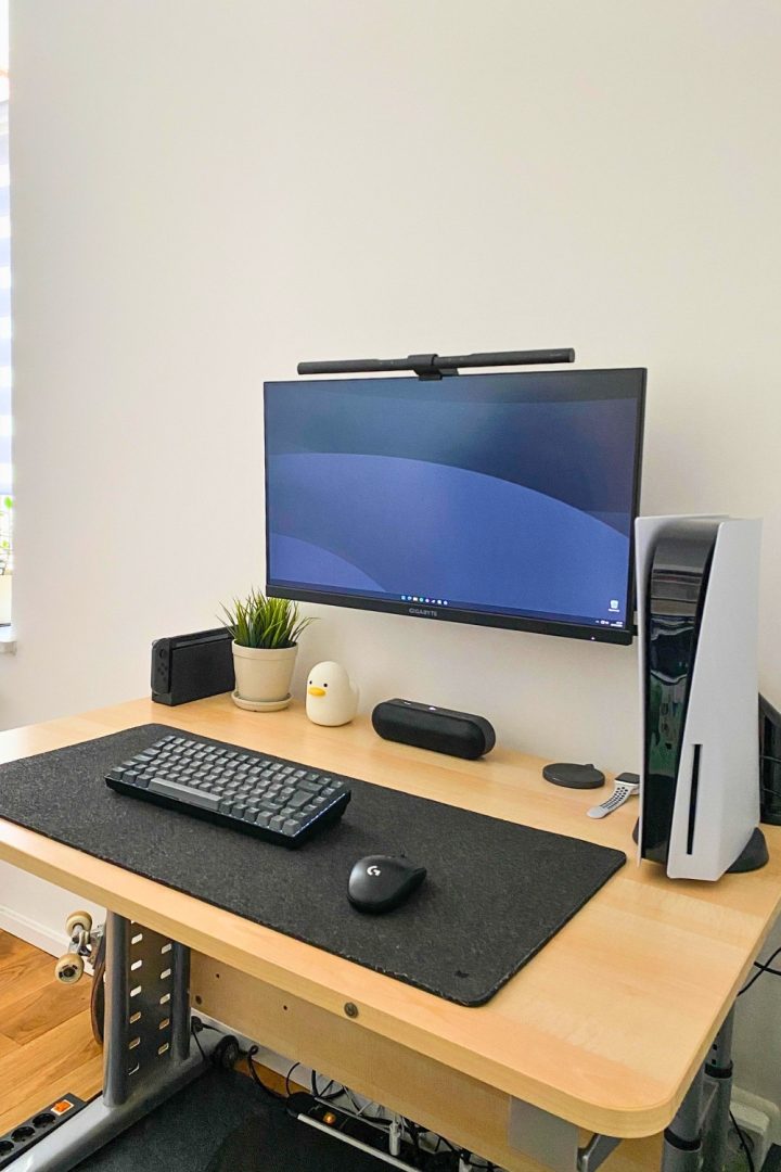 These Simple PC Setups Prove Small Spaces Can Be Clean & Aesthetic - H.M.G