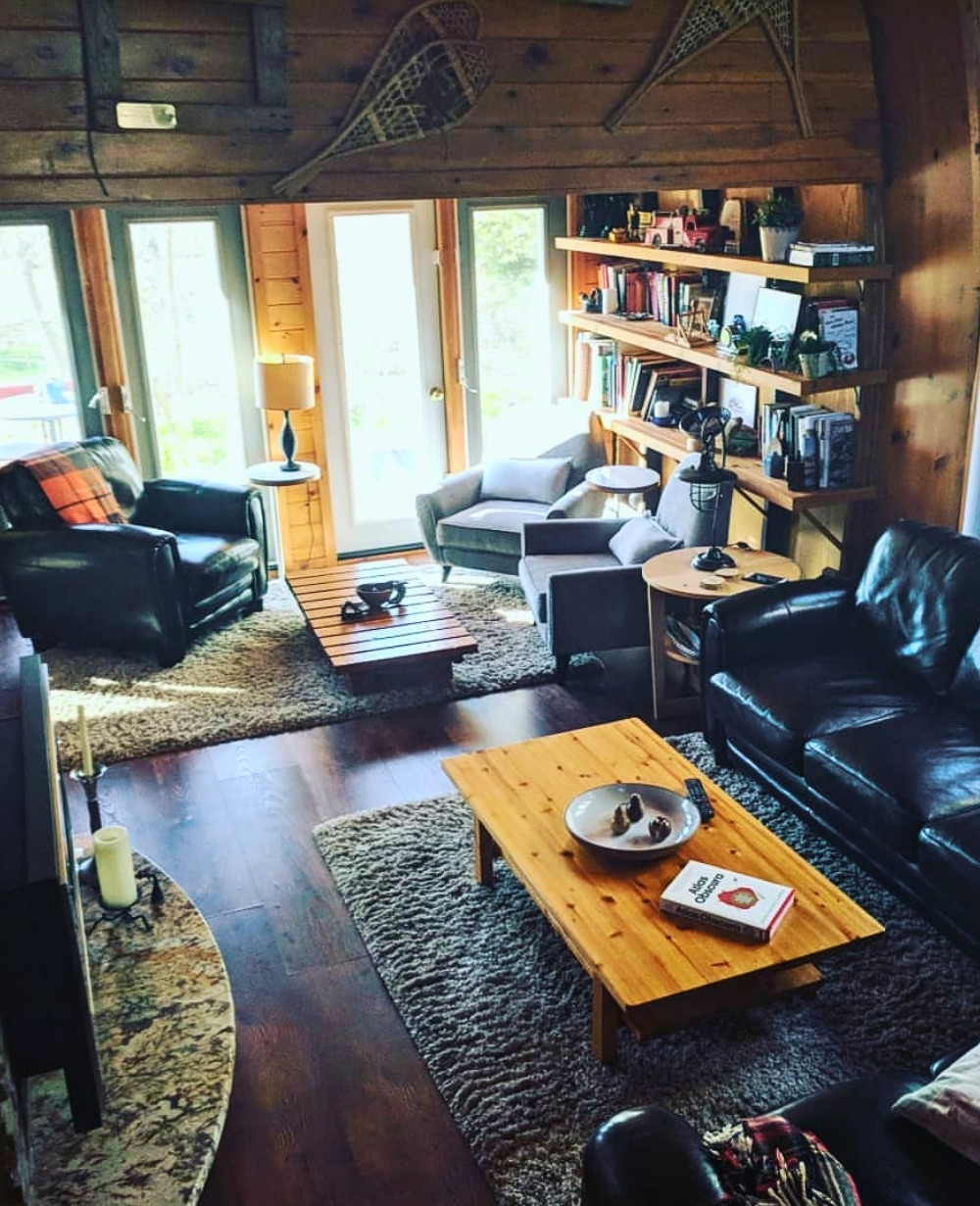 Relaxed Cabin Living Room with Book Nook