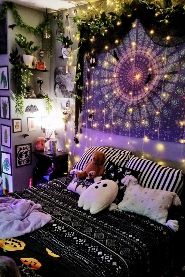 Easy DIY Halloween Bedroom