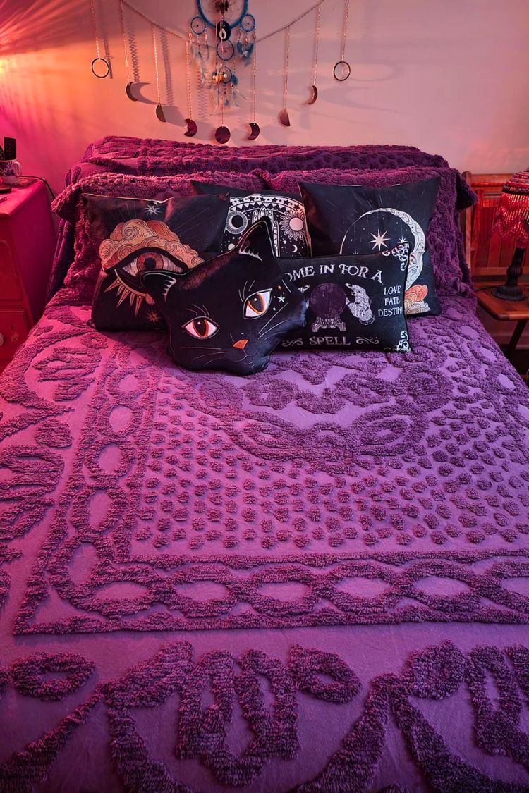 Easy DIY Halloween Bedroom