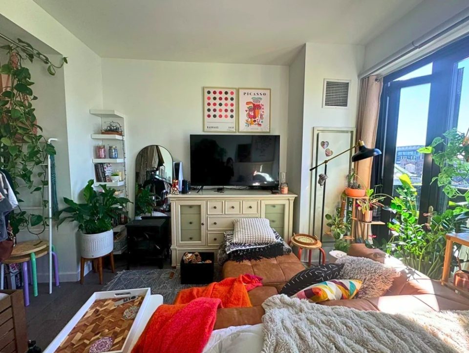 Cozy Small Studio Apartment Ideas That Prove Tiny Spaces Don't Have To ... - Cramped Apartment Layout Solutions